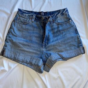 Urban Outfitters Mom Jean Shortd